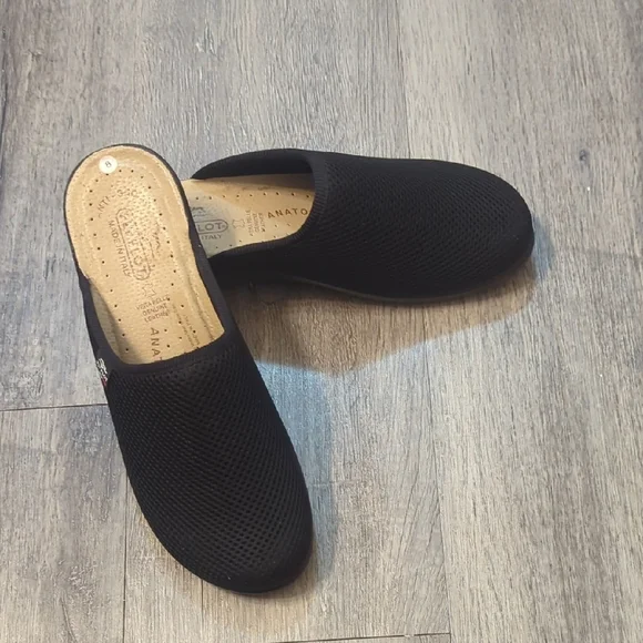 Black Slip-On Mesh Men's Shoes - Picture 6 of 8